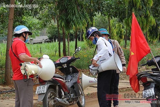loa cam tay lien công suất.jpg