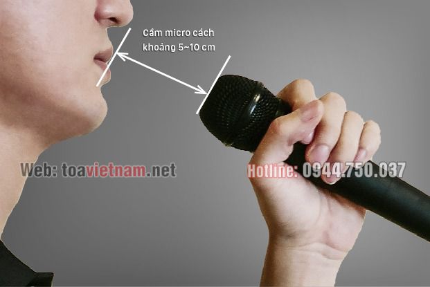 Hướng dẫn cách cầm Micro đúng cách -2.jpg